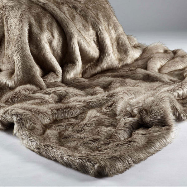 SIBERIAN WOLF Faux Fur Throw 140cm x 180cm